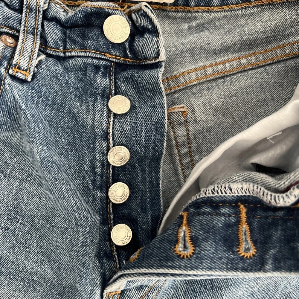 Free People We the Free Sz 26 High Rise Distressed Straight Ankle Jeans
